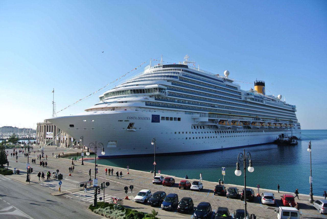 Горящие туры, из Санкт-Петербурга - Недельный круиз в апреле по Средиземному морю на Costa Diadema за 279 евро.