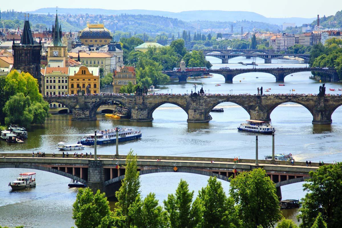 Горящие туры, из Регионов - — 50% на горящий тур из Москвы в Прагу на 5 ночей за 9800 рублей с человека + завтрак!