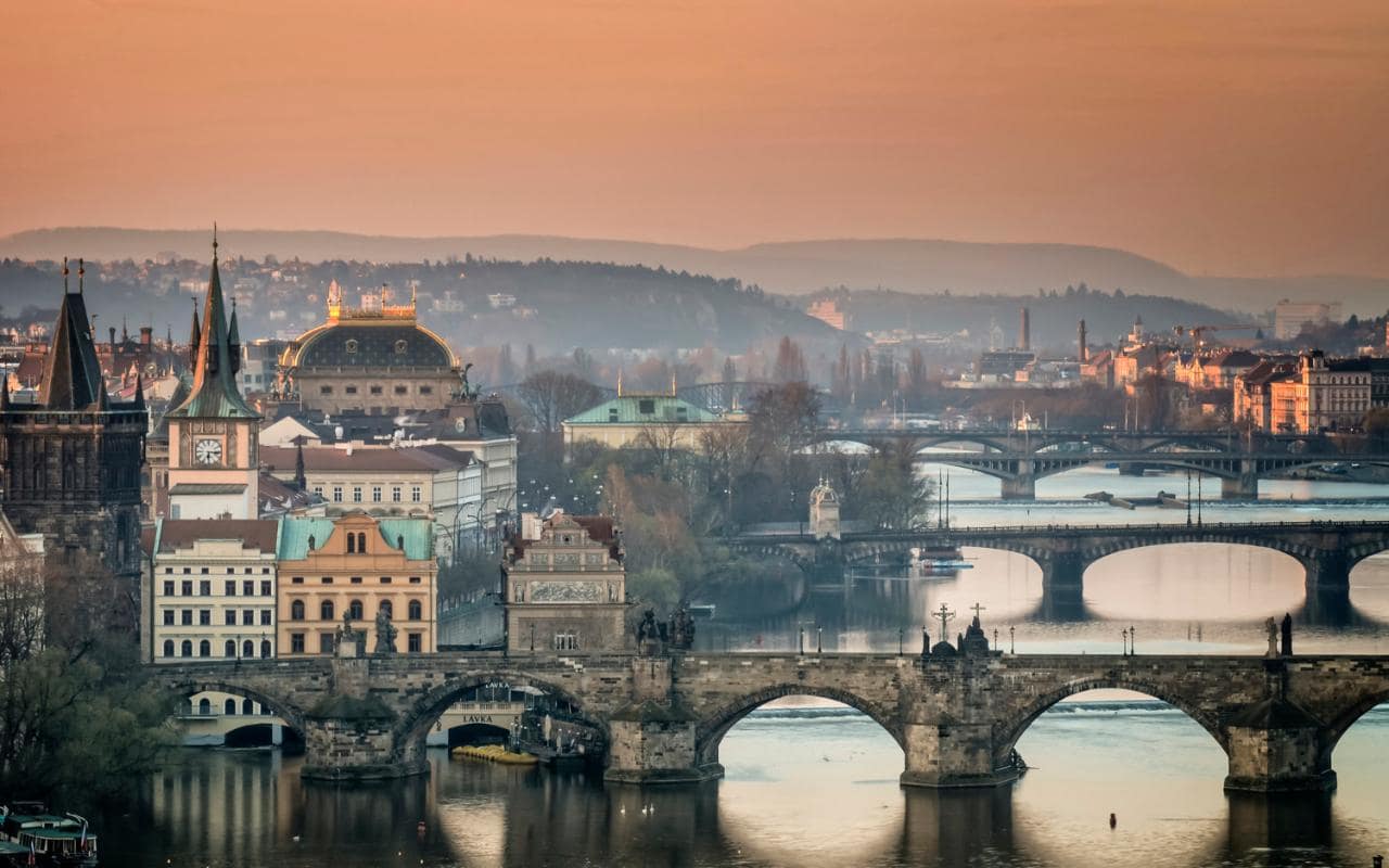 Горящие туры, из Санкт-Петербурга - — 45% на тур из СПб в Прагу на 11 ночей за 18850 рублей с человека + завтрак!