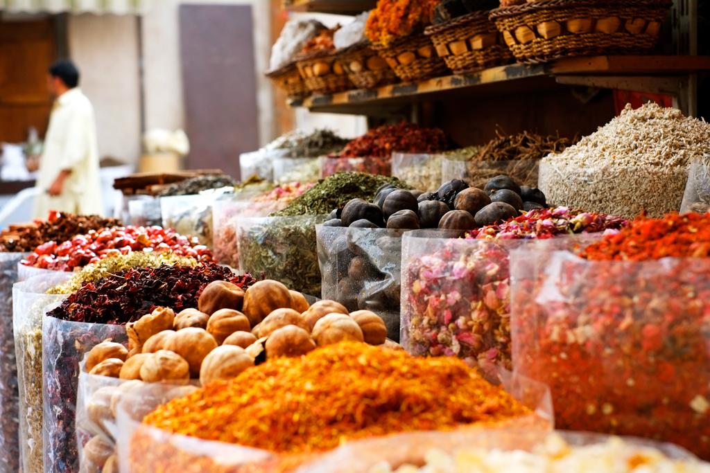 Ориенталско пазаруване: какво да донесете от ОАЕ
