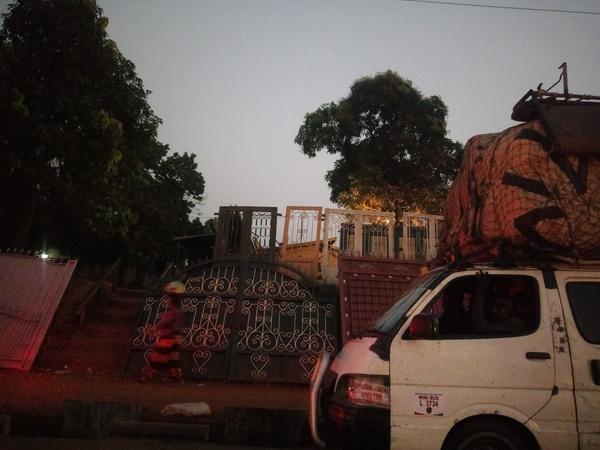 Настоящая Африка из окна автомобиля - поездка по столице Гвинеи Конакри